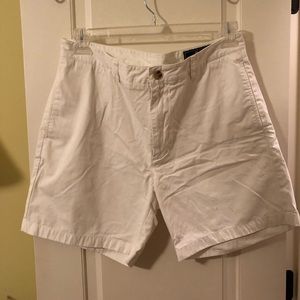 White vineyard vines men’s shorts